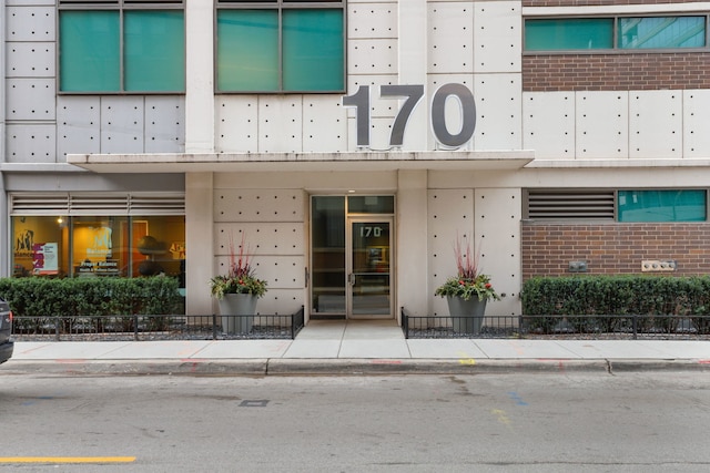 170 W Polk St Unit 1408, Chicago, IL 60605 - property entrance featuring fence