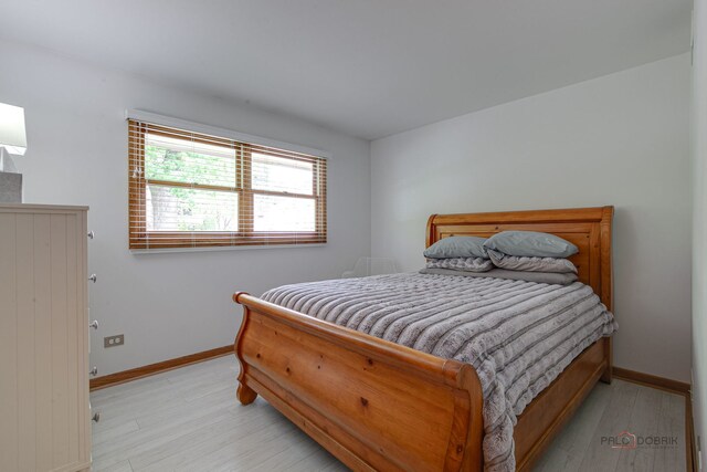 6316 Lake Shore Dr, Cary, IL 60013 - bedroom featuring light wood-type flooring and baseboards