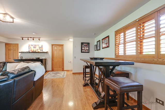 6316 Lake Shore Dr, Cary, IL 60013 - living room featuring light wood-style floors and baseboards