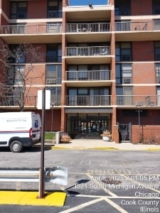 3041 S Michigan Ave Unit 506, Chicago, IL 60616 - view of apartment building / complex with uncovered parking
