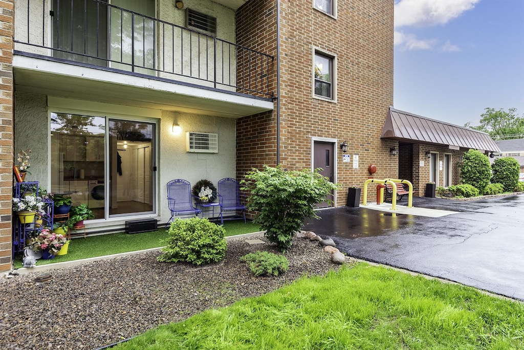 255 S W Ave Unit 101, Elmhurst, IL 60126 - view of property