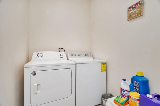 25626 S Geraldine Ct, Channahon, IL 60410 - laundry room featuring washing machine and dryer
