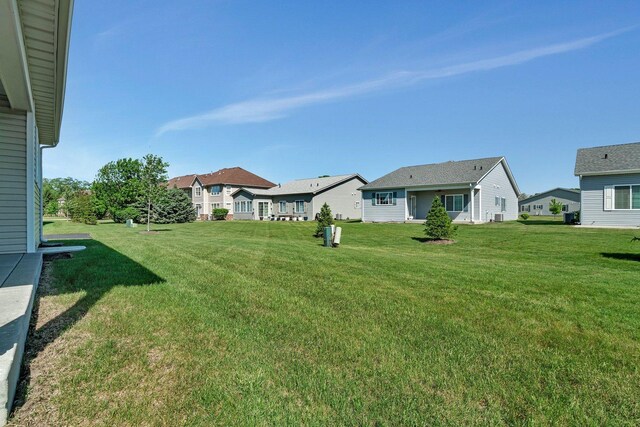 25626 S Geraldine Ct, Channahon, IL 60410 - view of green lawn with a residential view
