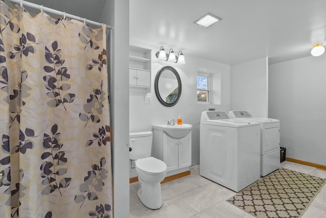 full bath with independent washer and dryer, toilet, a shower with curtain, and vanity