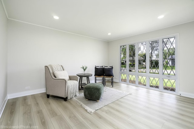 living area featuring wood finished floors, baseboards, ornamental molding, and recessed lighting