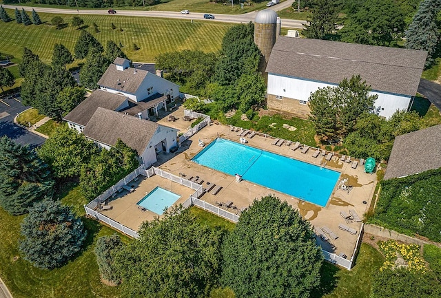 40W095 Carl Sandburg Rd, Saint Charles, IL 60175 - bird's eye view of a pool