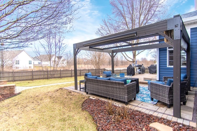 view of yard featuring outdoor lounge area, a pergola, and a patio