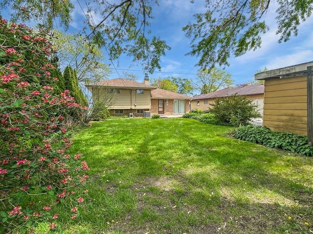 1048 Marshall Dr, Des Plaines, IL 60016 - view of green lawn