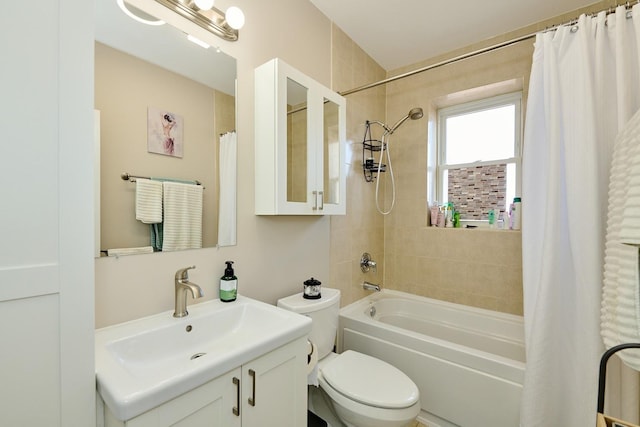 2840 W Glenlake St Unit 3D, Chicago, IL 60659 - bathroom featuring shower / bath combo, toilet, and vanity