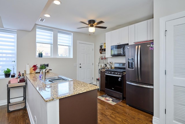 2840 W Glenlake St Unit 3D, Chicago, IL 60659 - kitchen featuring stainless steel appliances, a sink, dark wood-style flooring, a peninsula, and recessed lighting