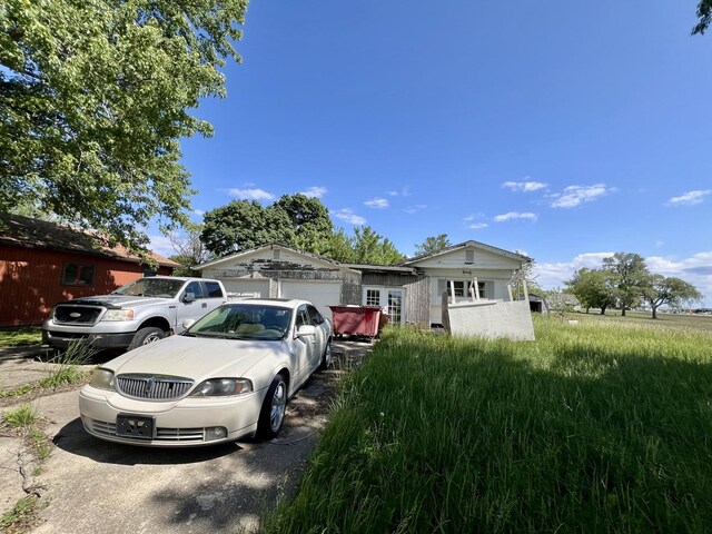 206 E Maple St, Roberts, IL 60962 - view of front of house with asphalt driveway and a garage