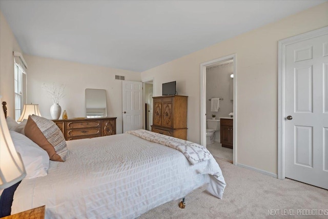 554 Carriage Hill Rd, Naperville, IL 60565 - bedroom featuring light colored carpet, ensuite bathroom, and baseboards