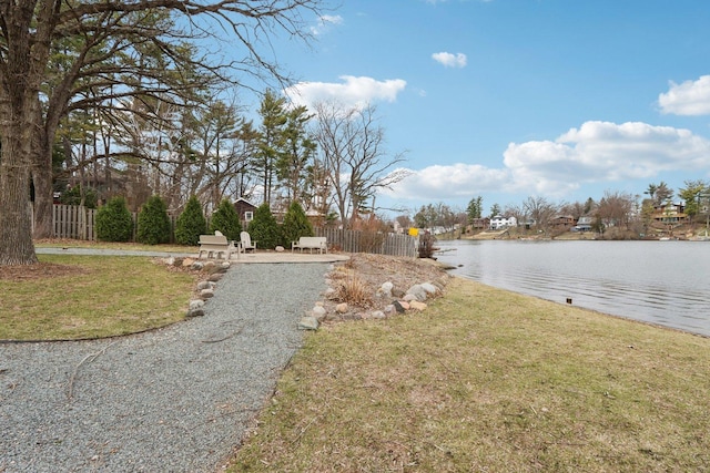 view of yard featuring a water view