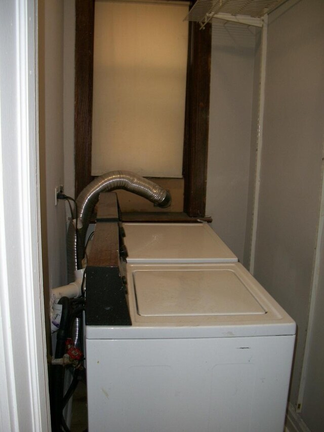 7421 S Eberhart Ave, Chicago, IL 60619 - clothes washing area featuring washing machine and dryer