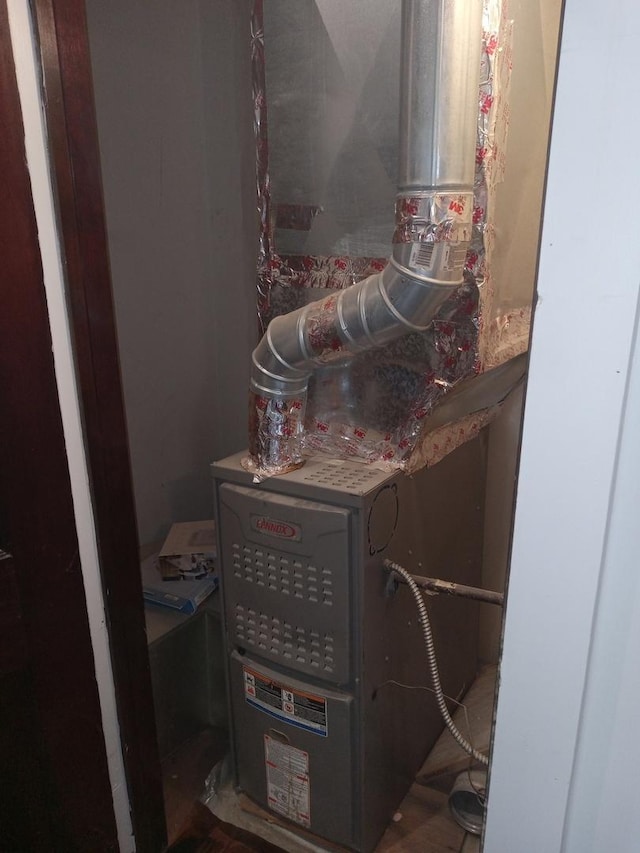 7421 S Eberhart Ave, Chicago, IL 60619 - utilities featuring heating unit