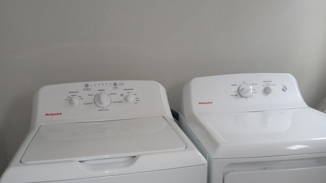 7421 S Eberhart Ave, Chicago, IL 60619 - laundry area featuring washer and dryer