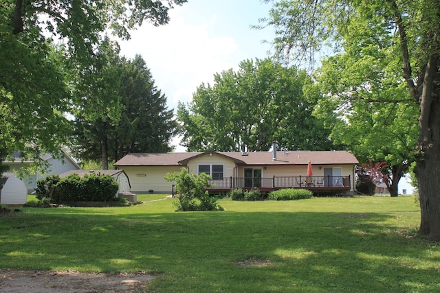 view of front of home featuring a wooden deck and a front lawn