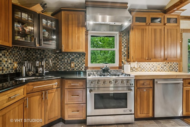 90 Golfview Rd, Lake Zurich, IL 60047 - kitchen with appliances with stainless steel finishes, a sink, backsplash, and glass insert cabinets