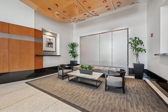 512 N Mcclurg Ct Unit 902, Chicago, IL 60611 - common area with a towering ceiling
