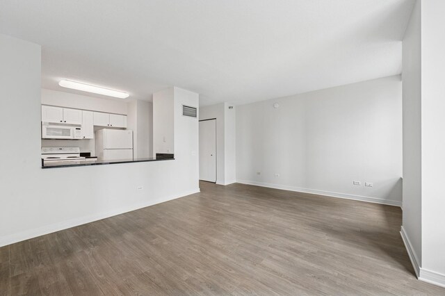 512 N Mcclurg Ct Unit 902, Chicago, IL 60611 - unfurnished living room featuring wood finished floors and baseboards
