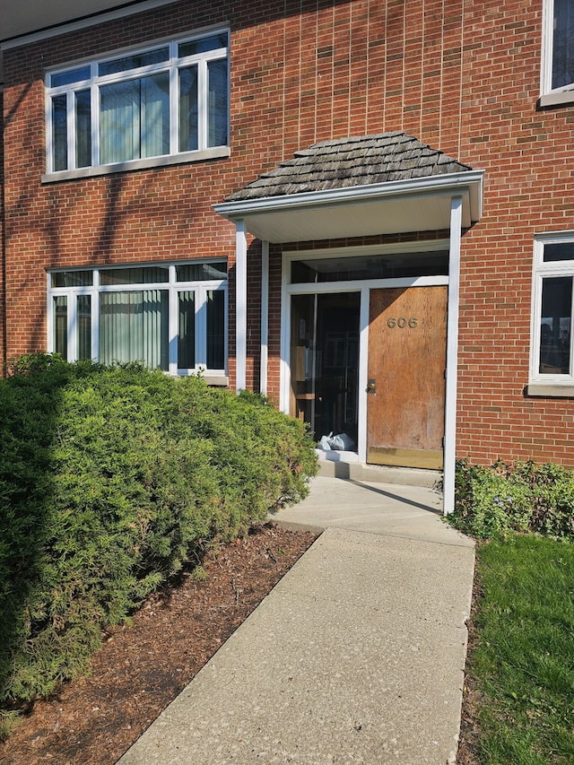 606 Green Bay Rd Unit 2A, Glencoe, IL 60022 - entrance to property with brick siding