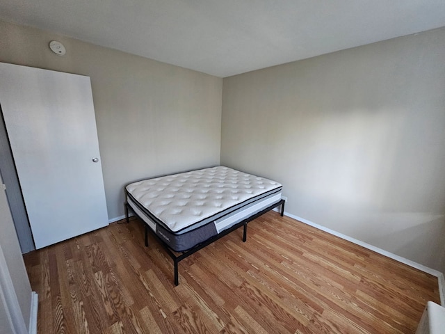 606 Green Bay Rd Unit 2A, Glencoe, IL 60022 - bedroom with wood finished floors and baseboards