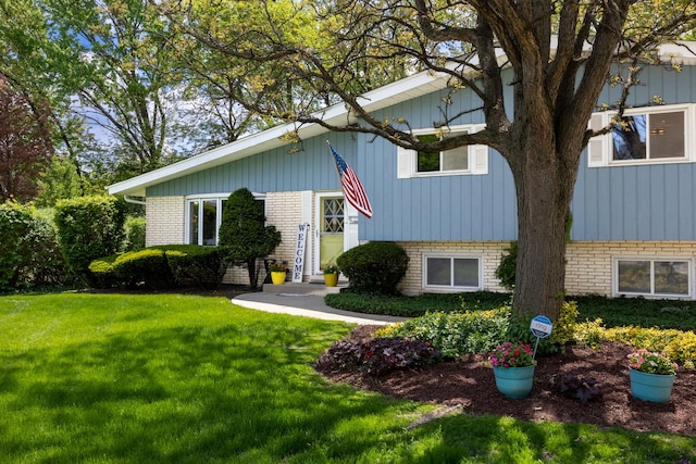 1723 Columbine Dr, Schaumburg, IL 60173 - view of front of home with a front lawn and brick siding