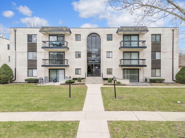 view of apartment building / complex
