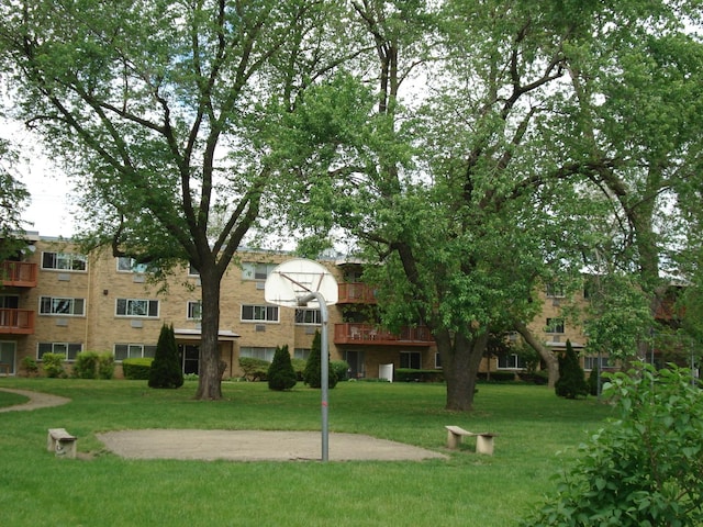 712 Dempster St Unit F110, Mount Prospect, IL 60056 - view of property's community with a yard