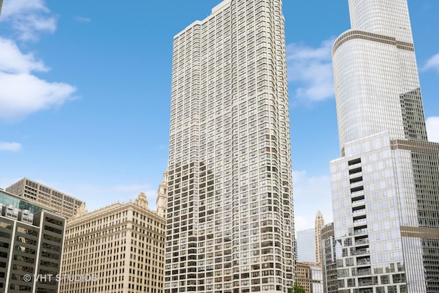 405 N Wabash Ave Unit 807, Chicago, IL 60611 - view of property featuring a view of city