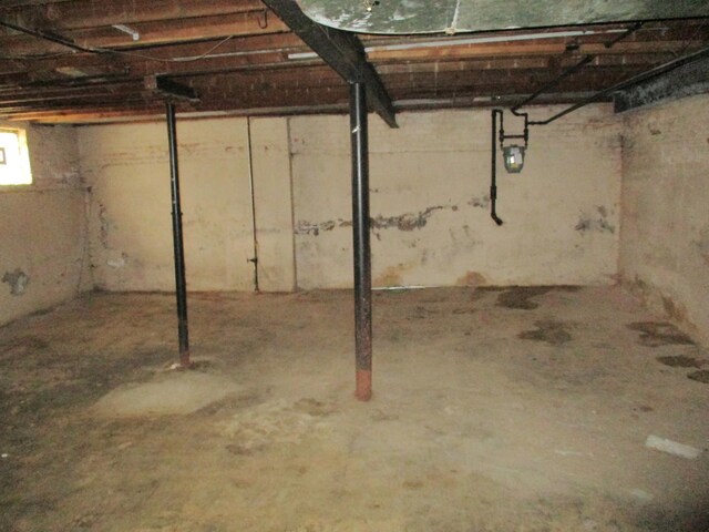 9029 S Crandon Ave, Chicago, IL 60617 - basement with gas meter