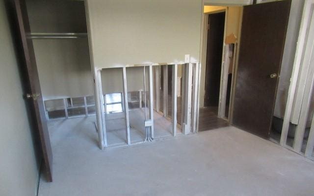 unfurnished bedroom featuring a closet