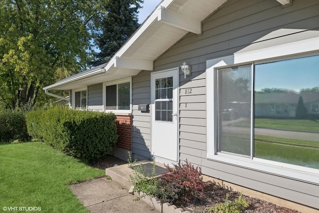 812 Sumac Dr, Streamwood, IL 60107 - view of exterior entry featuring a yard