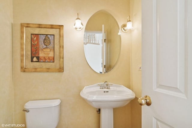 1048 N Palos Ave, Palatine, IL 60067 - bathroom with toilet