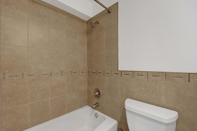 5455 N Sheridan Rd Unit 3611, Chicago, IL 60640 - bathroom with toilet and shower / washtub combination