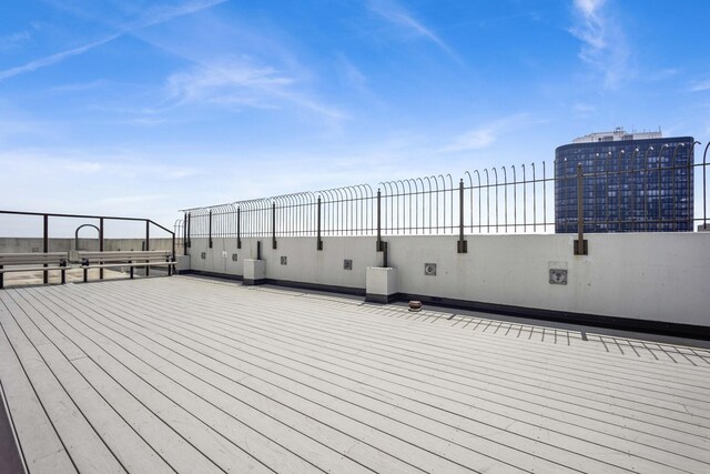 5455 N Sheridan Rd Unit 3611, Chicago, IL 60640 - view of deck