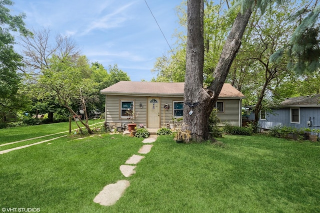 10 S Hickory Ave, Fox Lake, IL 60020 - view of front facade with a front yard