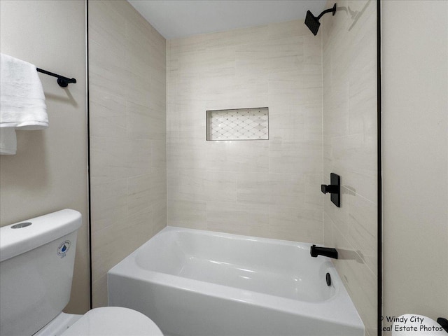 884 Greenview Ave, Des Plaines, IL 60016 - full bath featuring toilet and shower / bathtub combination