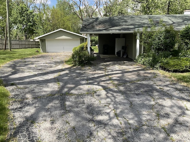 4640 185th Pl, Country Club Hills, IL 60478 - detached garage with fence