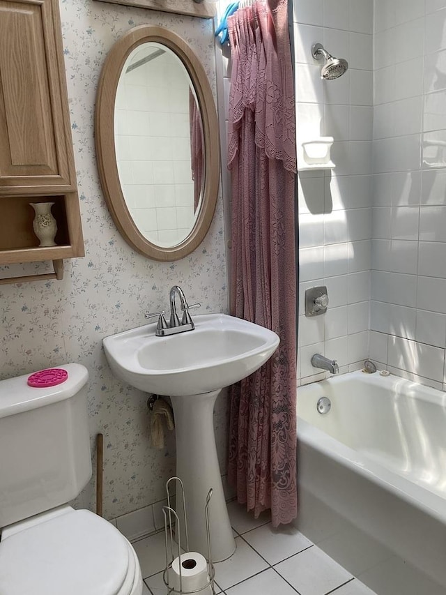 4640 185th Pl, Country Club Hills, IL 60478 - bathroom featuring wallpapered walls, toilet, tile patterned flooring, and shower / bath combo