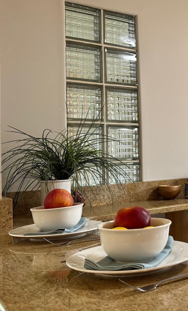 7727 W Palatine Ave, Chicago, IL 60631 - dining area view
