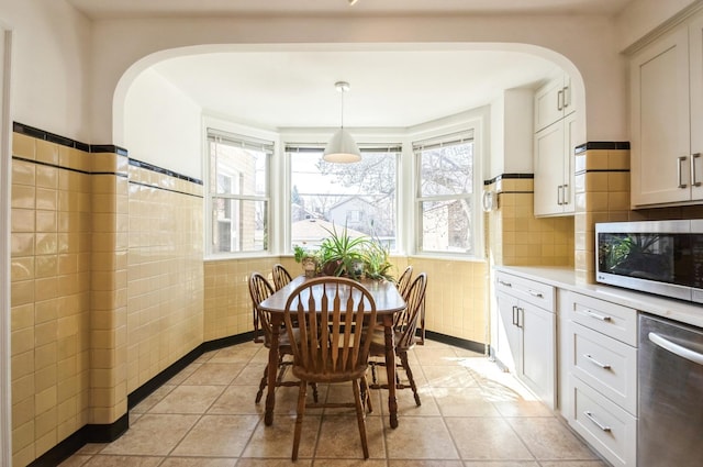6504 N Artesian Ave, Chicago, IL 60645 - dining room with arched walkways