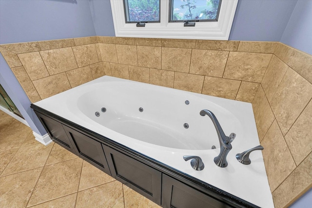 3408 Mill Creek Ct, Champaign, IL 61822 - bathroom featuring a jetted tub