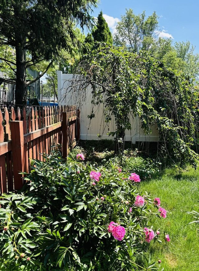 3408 Mill Creek Ct, Champaign, IL 61822 - view of yard