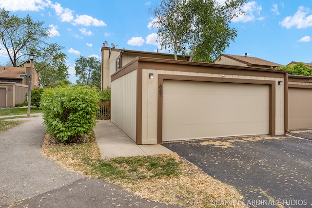 647 Glacier Trl, Roselle, IL 60172 - view of garage