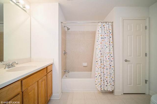 2700 Summit Dr Unit 307, Glenview, IL 60025 - full bath with tile patterned floors, vanity, shower / tub combo with curtain, and baseboards