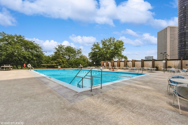 5455 N Sheridan Rd Unit 901, Chicago, IL 60640 - community pool with a patio