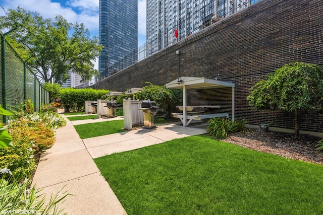 5455 N Sheridan Rd Unit 901, Chicago, IL 60640 - view of grassy yard