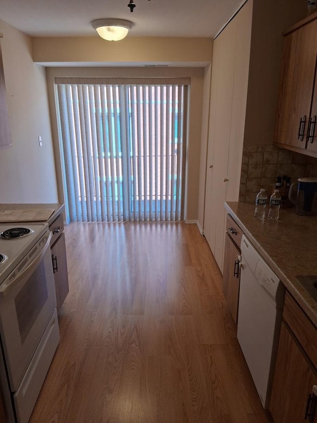 1702 Mill St Unit 502, Des Plaines, IL 60016 - kitchen with white appliances, tasteful backsplash, light wood-type flooring, and light countertops