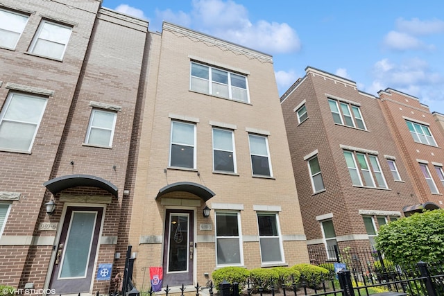 959 W 37th St Unit 5, Chicago, IL 60609 - view of building exterior with fence